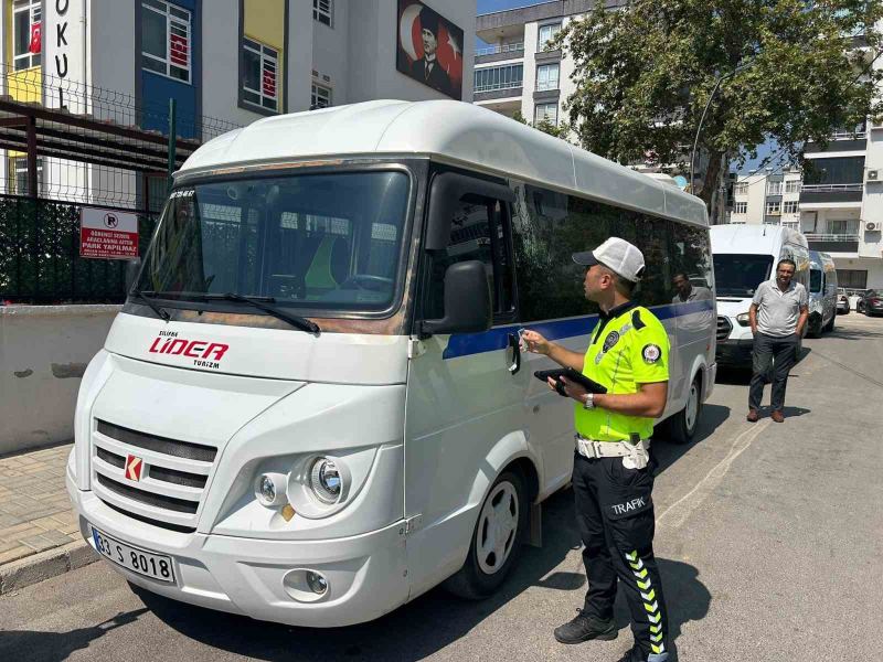 SİLİFKE’DE OKUL ÖNLERİNDE TRAFİK GÜVENLİĞİ SEFERBERLİĞİ