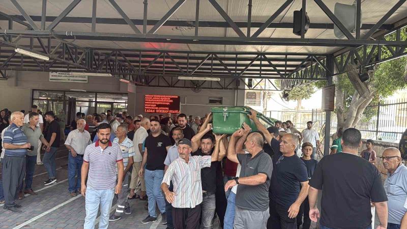 MERSİN'İN TARSUS İLÇESİNDE SERİNLEMEK İÇİN GİRDİĞİ KANALDA BOĞULARAK YAŞAMINI YİTİREN 7. SINIF ÖĞRENCİSİ 12 YAŞINDAKİ AYAZ, GÖZYAŞLARI ARASINDA TOPRAĞA  VERİLDİ.