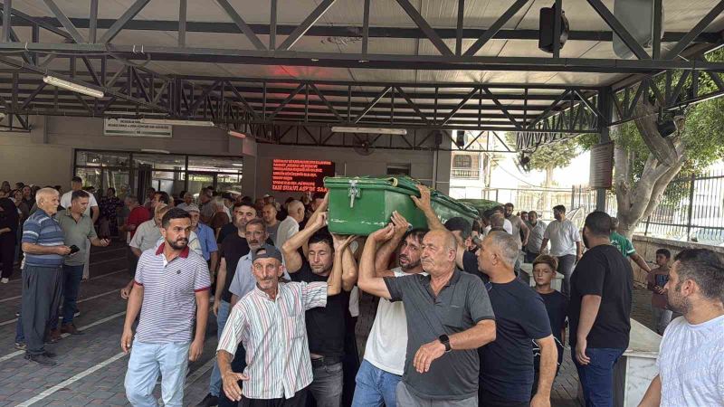 MERSİN'İN TARSUS İLÇESİNDE SERİNLEMEK İÇİN GİRDİĞİ KANALDA BOĞULARAK YAŞAMINI YİTİREN 7. SINIF ÖĞRENCİSİ 12 YAŞINDAKİ AYAZ, GÖZYAŞLARI ARASINDA TOPRAĞA  VERİLDİ.
