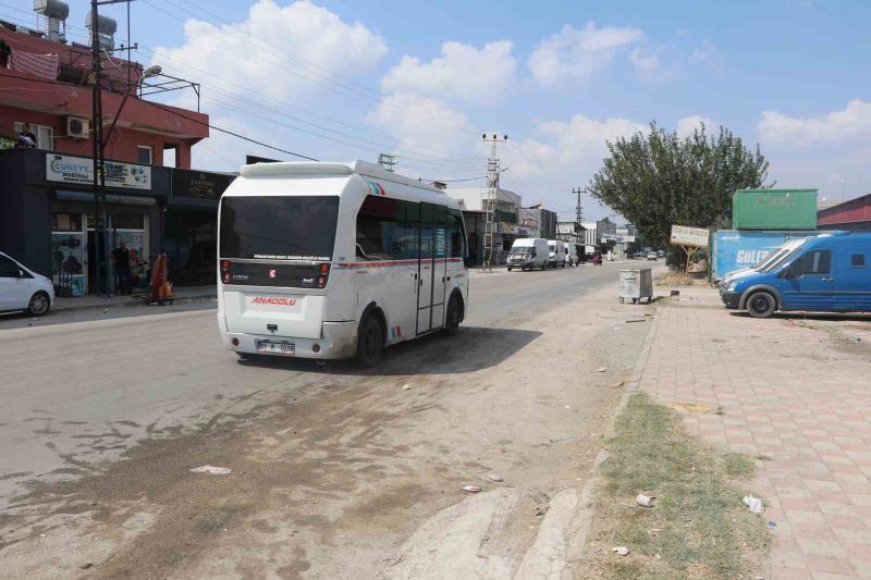 ADANA’DA YOLCU MİNİBÜSÜNÜN ÇARPTIĞI 11 YAŞINDAKİ ÇOCUK AĞIR YARALANDI. OLAYIN ARDINDAN BÖLGEDEN UZAKLAŞAN MİNİBÜS SÜRÜCÜSÜ DAHA SONRA KARAKOLA GİDEREK TESLİM OLDU.
