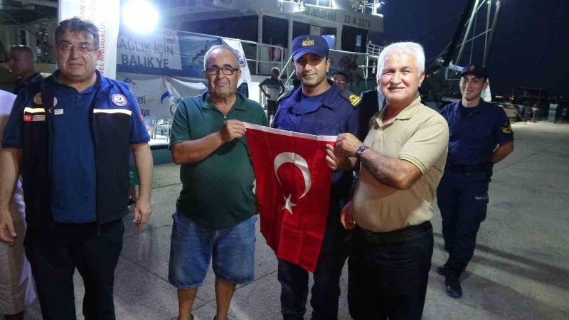 AKDENİZ'DE 5 AYLIK AV YASAĞININ SONA ERMESİYLE BİRLİKTE MERSİN'DEKİ 7 BARINAKTA 409 BALIKÇI TÜM HAZIRLIKLARINI TAMAMLAYIP  'VİRA BİSMİLLAH' DİYEREK DENİZE AÇILDI.
