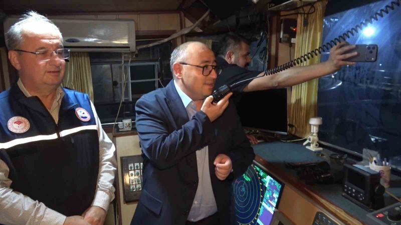SEZON AÇILIŞINA KATILAN ERDEMLİ BELEDİYE BAŞKANI MUSTAFA KARA BALIKÇILARA TESLİZDEN SESLENDİ.