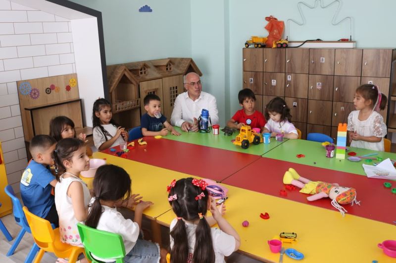 MERSİN İL MÜFTÜSÜ MUSTAFA  TOPAL, 4-6 YAŞ KURSLARINDA MİNİK ÖĞRENCİLERLE DE BİRARAYA GELDİ.