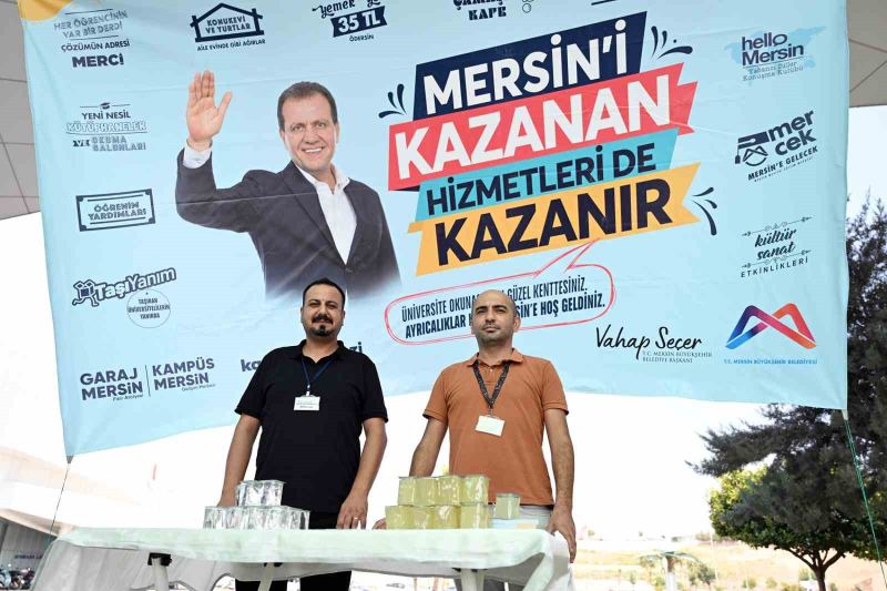 MERSİN’DE ÜNİVERSİTE EĞİTİMİ İÇİN KENTE GELEN ÖĞRENCİLER, OTOGARLARDA KURULAN STANTLARDA KARŞILANARAK BARINMA, BESLENME, ULAŞIM VE EĞİTİM BAŞTA OLMAK ÜZERE SUNULAN DESTEKLER HAKKINDA BİLGİLENDİRİLİYOR.