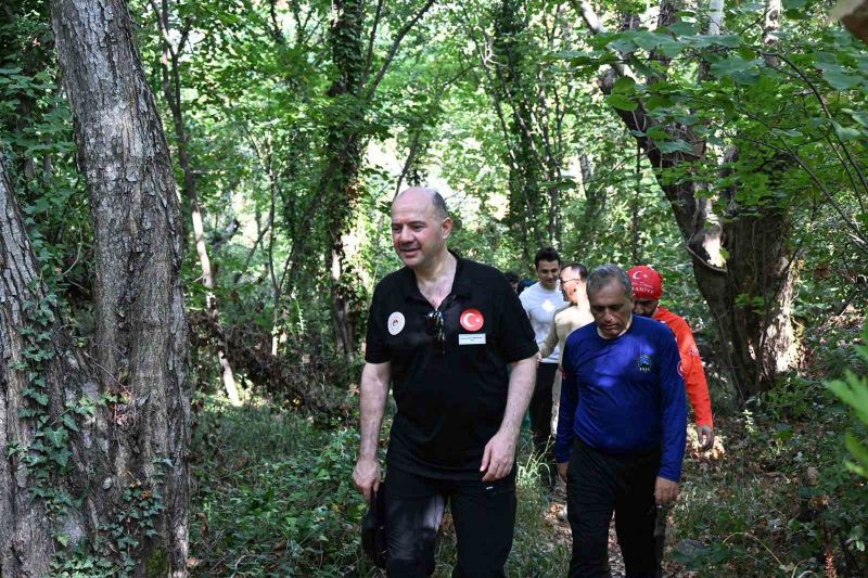 OSMANİYE'NİN DOĞA TURİZMİNİ ÖN PLANA ÇIKARMAK AMACIYLA VALİ MEHMET FATİH SERDENGEÇTİ VE BELEDİYE BAŞKANI İBRAHİM ÇENET, PROTOKOLLE BİRLİKTE KARAÇAY KANYONU'NDA DOĞA YÜRÜYÜŞÜ GERÇEKLEŞTİRDİ