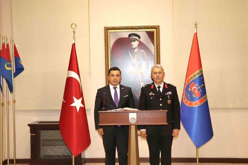 ANAMUR CUMHURİYET BAŞSAVCISI TANJU ÇATLI (SOLDA), İL JANDARMA KOMUTANI TUĞGENERAL ŞİNASİ GÜÇLÜ (SAĞDA),   ZİYARET EDEREK İŞBİRLİĞİ TEMASLARINDA BULUNDU.