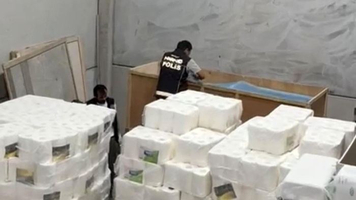 Mersin’de uyuşturucu imalathanesi operasyonunun bilançosu ağırlaştı: 298 bin sentetik ecza hapı ele geçirildi