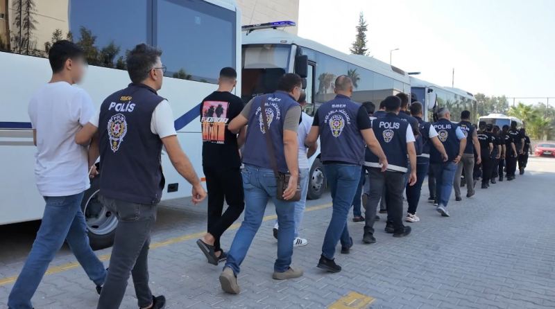 MERSİN'İN TARSUS İLÇESİ MERKEZLİ GERÇEKLEŞTİRİLEN 7 MİLYAR 640 MİLYON 332 BİN TL’LİK İŞLEME SAHİP BAHİS ÇETESİ OPERASYONUNDA, GÖZALTINA ALINAN 49 ŞÜPHELİDEN 30'U TUTUKLANDI.