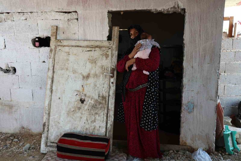ADANA’DA EV SAHİBİ OLMA HAYALİ KURAN 5 ÇOCUK SAHİBİ HATUN ASLANER, KOMŞUSU OLDUĞU ÖNE SÜRÜLEN KİŞİ TARAFINDAN KREDİ KARTI ÇIKARTMA VAADİYLE DOLANDIRILDI.