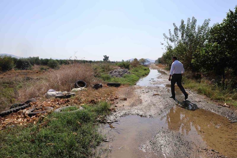 ADANA’NIN KOZAN İLÇESİNDE DELİÇAY DERESİ’NİN YATAĞI VE ÇEVRESİ, KİMLİĞİ BELİRSİZ KİŞİ VEYA KİŞİLERCE BIRAKILDIĞI ÖNE SÜRÜLEN İNŞAAT ATIKLARI, PLASTİK VE ÇEŞİTLİ ÇÖPLER NEDENİYLE ADETA ÇÖPLÜĞE DÖNDÜ