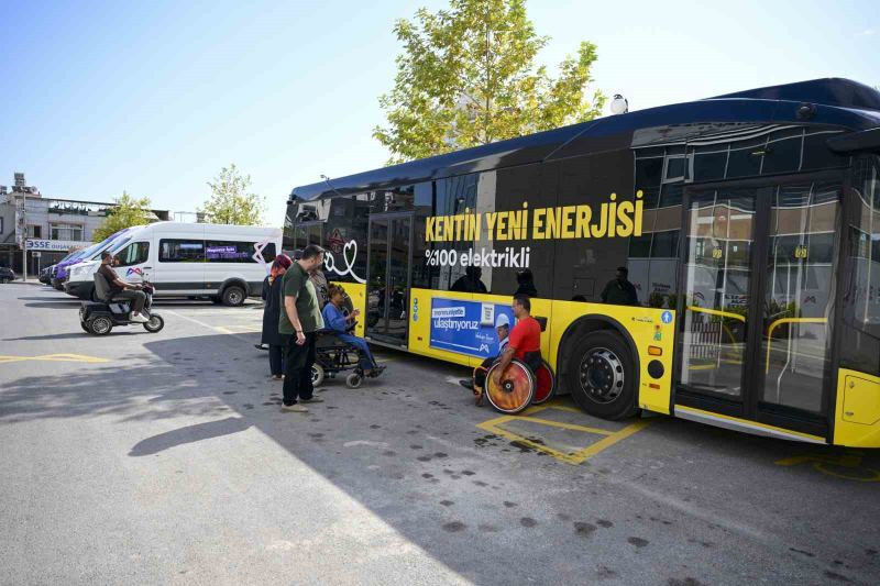 MERSİN’DE AVRUPA HAREKETLİLİK HAFTASI KAPSAMINDA VATANDAŞLAR DENİZ MANZARASI EŞLİĞİNDE SABAH SPORUNDA BULUŞURKEN, ÖZEL BİREYLERE YÖNELİK ‘GÜVENLİ ULAŞIM’ EĞİTİMİ DÜZENLENDİ.