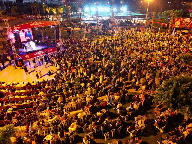 MERSİN’İN ERDEMLİ İLÇESİNDE BELEDİYE TARAFINDAN DÜZENLENEN KÜLTÜR SANAT ETKİNLİKLERİ KAPSAMINDA ÜNLÜ SANATÇI SİNAN AKÇIL KONSER VERDİ.