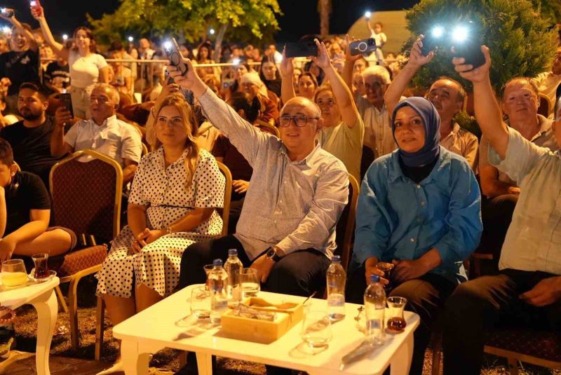MERSİN’İN ERDEMLİ İLÇESİNDE BELEDİYE TARAFINDAN DÜZENLENEN KÜLTÜR SANAT ETKİNLİKLERİ KAPSAMINDA ÜNLÜ SANATÇI SİNAN AKÇIL KONSER VERDİ.