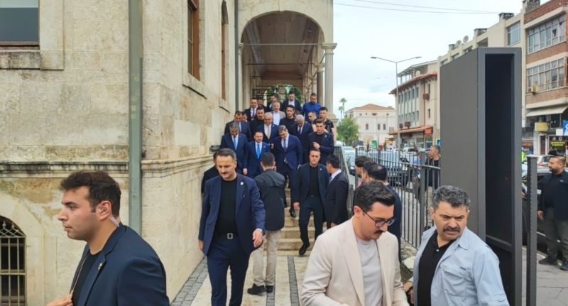 ADALET BAKANI AKIN GÜRLEK, BİR DİZİ ZİYARET VE TOPLANTIYA KATILMAK ÜZERE GELDİĞİ ADANA'DA İLK OLARAK VALİ MUSTAFA YAVUZ'U ZİYARET ETTİ.