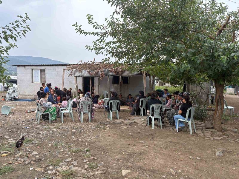 DİDAR F’NİN CENAZESİ, BABA EVİNİN BULUNDUĞU DÜZİÇİ İLÇESİNE GÖTÜRÜLEREK ÇAMİÇİ MEZARLIĞI’NDA TOPRAĞA VERİLDİ.