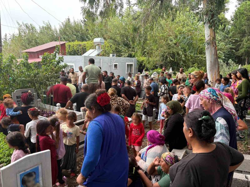 DİDAR F’NİN CENAZESİ, BABA EVİNİN BULUNDUĞU DÜZİÇİ İLÇESİNE GÖTÜRÜLEREK ÇAMİÇİ MEZARLIĞI’NDA TOPRAĞA VERİLDİ.
