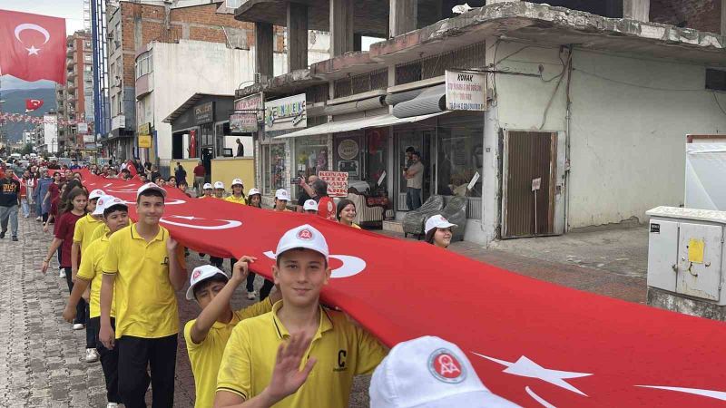 OSMANİYE’DE GAZİLER MEHTER MARŞLARIYLA YÜRÜDÜ