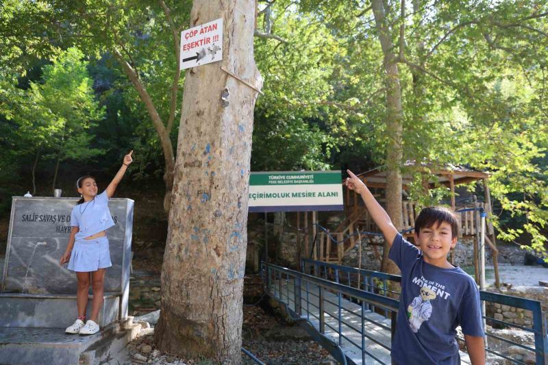 Mesire alanındaki çöp sorununa ’Çöp atan eşektir’ yazılı tabelayla tepki