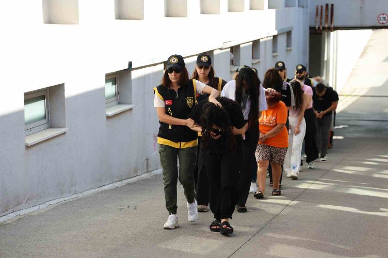 Adana merkezli fuhuş operasyonu: 17 tutuklama