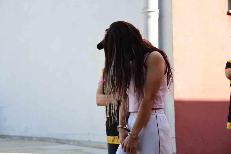 ADANA MERKEZLİ MERSİN VE TEKİRDAĞ’DA DÜZENLENEN EŞ ZAMANLI OPERASYONDA, FUHUŞ YAPTIRDIĞI ÖNE SÜRÜLEN 7’Sİ KADIN 18 ŞÜPHELİ YAKALANDI. ŞÜPHELİLERDEN 17'Sİ TUTUKLANDI.