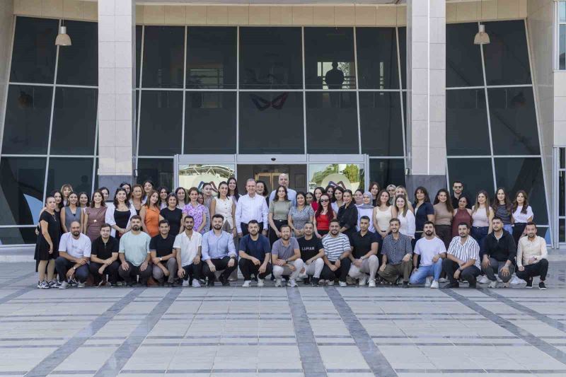 MERSİN BÜYÜKŞEHİR BELEDİYE BAŞKANI VAHAP SEÇER, MACİT ÖZCAN SPOR TESİSLERİ’NDE FARKLI BİRİMLERDE GÖREV YAPAN PERSONELLE BİR ARAYA GELEREK YÜRÜTÜLEN ÇALIŞMALAR HAKKINDA BİLGİ ALDI.