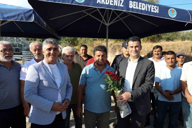 AKDENİZ KAYMAKAMI VE BELEDİYE BAŞKAN VEKİLİ MURAT BEŞİKCİ, MAHALLE ZİYARETLERİ KAPSAMINDA ÖZGÜRLÜK, HEBİLLİ, ESENLİ, IĞDIR VE YEŞİLOVA MAHALLELERİNDE VATANDAŞLARLA BİR ARAYA GELEREK TALEP, ÖNERİ VE ŞİKAYETLERİ DİNLEDİ.