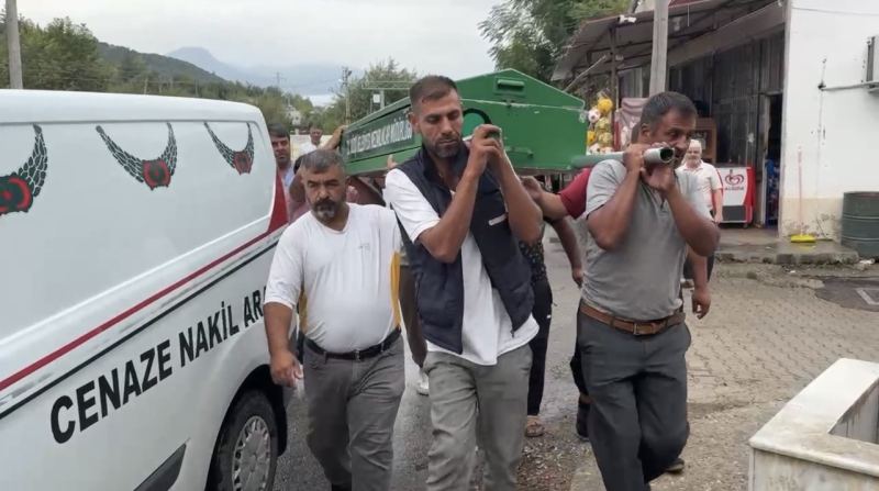 DİDAR F’NİN CENAZESİ, OTOPSİ İŞLEMLERİNİN ARDINDAN DÜZİÇİ İLÇESİNDEKİ ÇAMİÇİ MEZARLIĞI’NDA TOPRAĞA VERİLDİ.