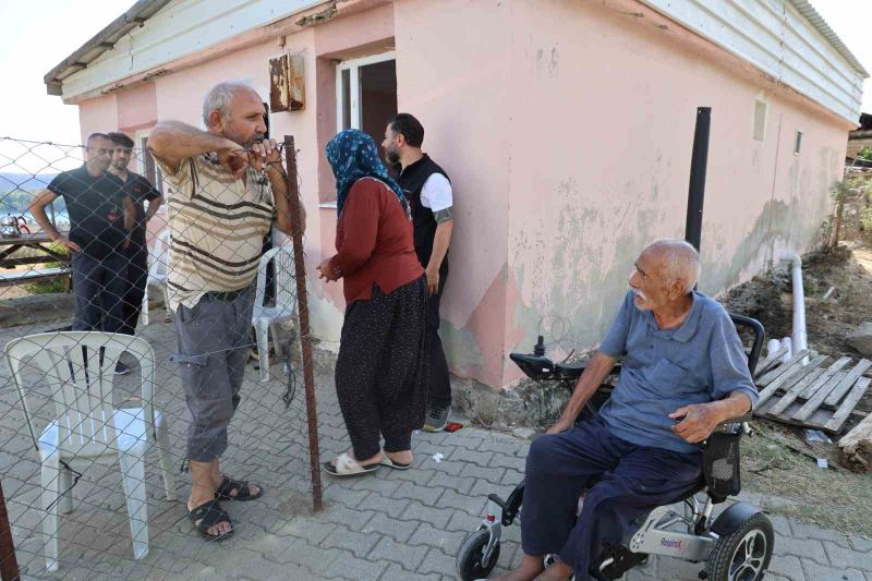 OGÜN ABİ DERNEĞİ GÖNÜLLÜLER VE HAYIRSEVERLERİN DESTEĞİ İLE YANGINDA EVİ VE EŞYALARI KÜL OLAN, DİYABET NEDENİYLE YÜRÜME GÜÇLÜĞÜ YAŞAYAN MEHMET GÜL’ÜN AKÜLÜ TEKERLEKLİ SANDALYESİ YENİLENİRKEN, AİLENİN EV EŞYALARI DA BAŞTAN AŞAĞI TAMAMLANDI.