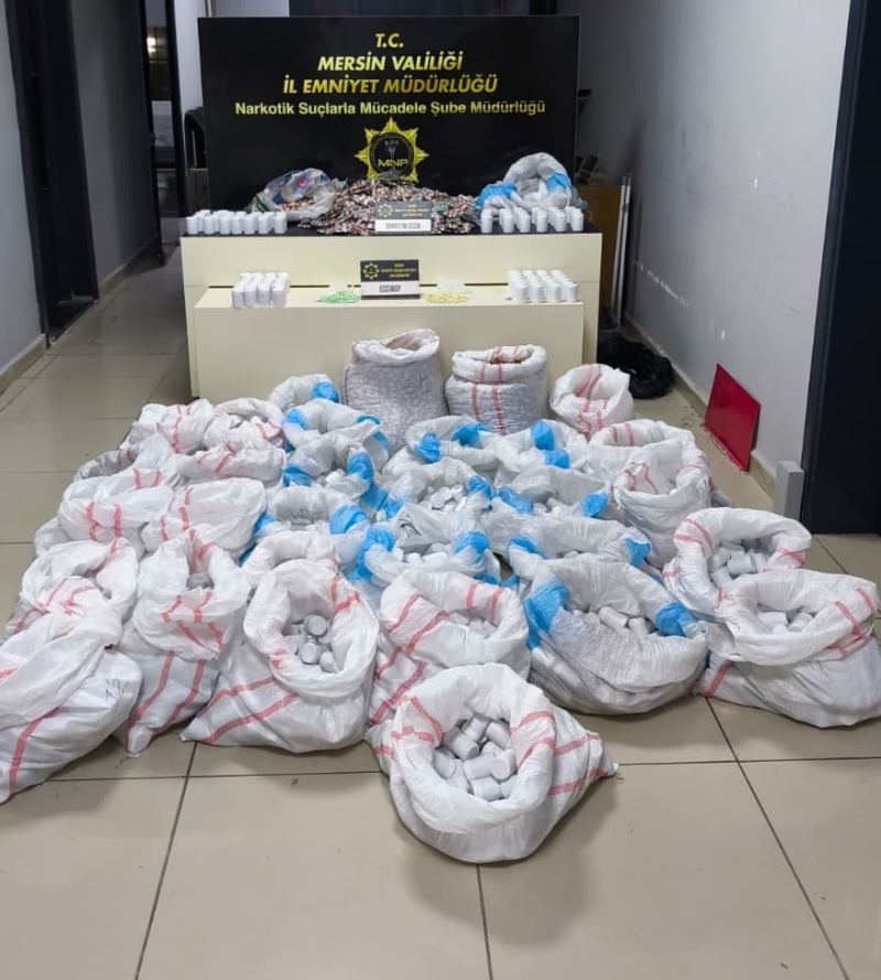 Hastane otoparkındaki araçta 256 binden fazla sentetik ecza ele geçirildi: 4 gözaltı