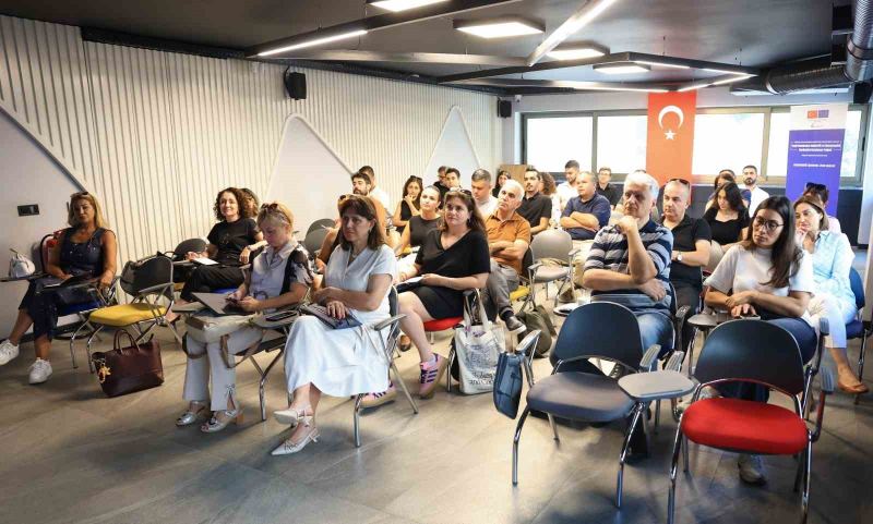 MERSİN TİCARET VE SANAYİ ODASI (MTSO), ÜRETİCİ VE İHRACATÇI ÜYELERİNİN AVRUPA YEŞİL MUTABAKATI (AYM) İLE DEĞİŞEN TİCARİ VE ÇEVRESEL KOŞULLARA UYUM SAĞLAMASI AMACIYLA ÇALIŞMALARINI SÜRDÜRÜYOR.
