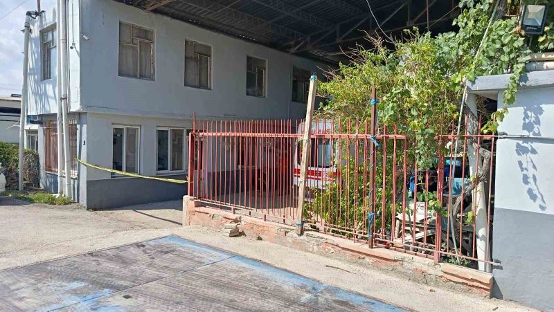 OLAY, SARIÇAM İLÇESİNE BAĞLI İNCİRLİK YENİ MAHALLE D-400 KARAYOLU ÜZERİNDE BULUNAN ZİRAAT İŞLETMESİNDE MEYDANA GELDİ