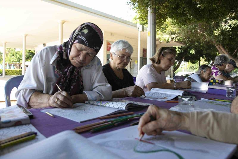 MERSİN’DE GÜLÜMSE ALZHEİMER YAŞAM MERKEZİ ÜYELERİ, DÜNYA ALZHEİMER GÜNÜ DOLAYISIYLA DÜZENLENEN ETKİNLİKTE BİR ARAYA GELEREK RESİM, SPOR VE ÇEŞİTLİ AKTİVİTELERLE KEYİFLİ VAKİT GEÇİRDİ.
