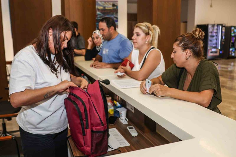 Mersin’de öğrencilere kırtasiye desteği