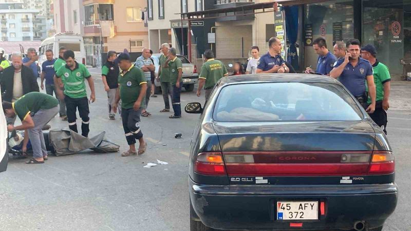MERSİN'İN ERDEMLİ İLÇESİNDE OTOMOBİLLE ÇARPIŞAN MOTOSİKLETİN SÜRÜCÜSÜ YARALANDI.