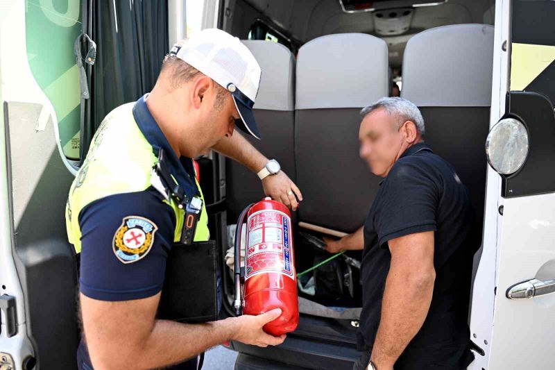 MERSİN’DE ÖĞRENCİLERİN GÜVENLİ ULAŞIMINI SAĞLAMAK AMACIYLA OKUL SERVİSLERİNE YÖNELİK DENETİM GERÇEKLEŞTİRİLDİ.