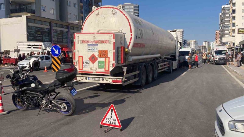 MERSİN'İN ERDEMLİ İLÇESİNDE TANKERİN ÇARPTIĞI YAYA KADIN OLAY YERİNDE HAYATINI KAYBETTİ.