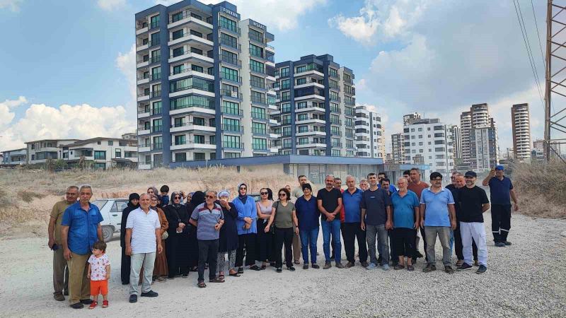 MAHALLE SAKİNLERİ, BULVAR ÜZERİNDE TOPLANARAK SORUNUN ÇÖZÜMÜNÜ İSTEDİ