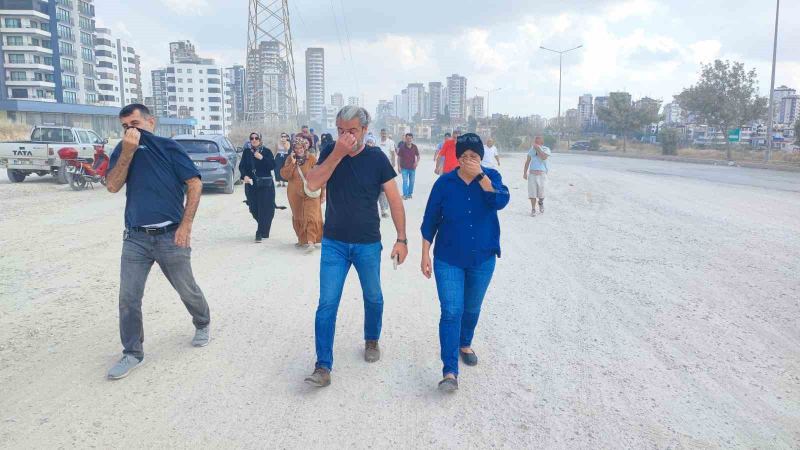 MAHALLE SAKİNLERİ, BULVAR ÜZERİNDE TOPLANARAK SORUNUN ÇÖZÜMÜNÜ İSTEDİ