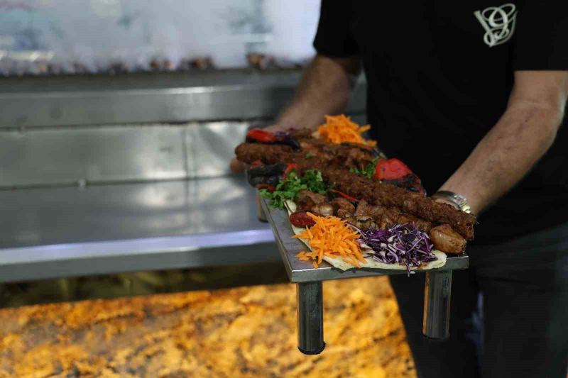 ADANA'DA BU YIL 9-11 EKİM'DE 10’UNCUSU DÜZENLENECEK ULUSLARARASI ADANA LEZZET FESTİVALİ'NE KATILACAK KEBAPÇILAR, COĞRAFİ İŞARET TESCİLLİ LEZZETİ ZİYARETÇİLERE SUNMAK İÇİN HAZIRLIKLARINI SÜRDÜRÜYOR.