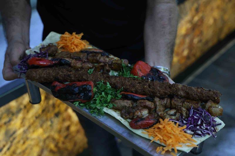 ADANA'DA BU YIL 9-11 EKİM'DE 10’UNCUSU DÜZENLENECEK ULUSLARARASI ADANA LEZZET FESTİVALİ'NE KATILACAK KEBAPÇILAR, COĞRAFİ İŞARET TESCİLLİ LEZZETİ ZİYARETÇİLERE SUNMAK İÇİN HAZIRLIKLARINI SÜRDÜRÜYOR.