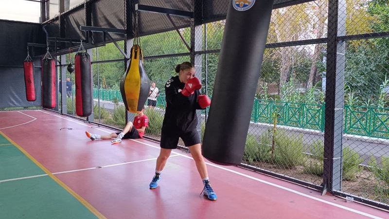 TÜRKİYE GENÇ KADINLAR BOKS MİLLİ TAKIMI, AVRUPA ŞAMPİYONASI, DÜNYA ŞAMPİYONASI İLE GENÇLİK OLİMPİYATLARI ÖNCESİ HAZIRLIKLARINI ADANA’NIN KOZAN İLÇESİNDE SÜRDÜRÜYOR.
