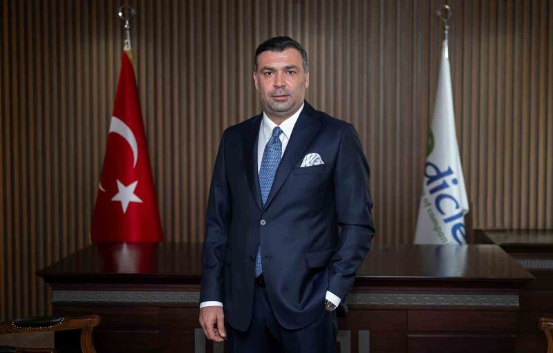 DIŞ EKONOMİK İLİŞKİLER KURULU (DEİK) TÜRKİYE-GÜNEY SUDAN İŞ KONSEYİ BAŞKANI VE DİCLE GROUP GENEL MÜDÜRÜ SERDAR YILDIZGÖRER, MERSİN TİCARET VE SANAYİ ODASI BAŞKANLIĞINA ADAY OLDUĞUNU AÇIKLADI.
