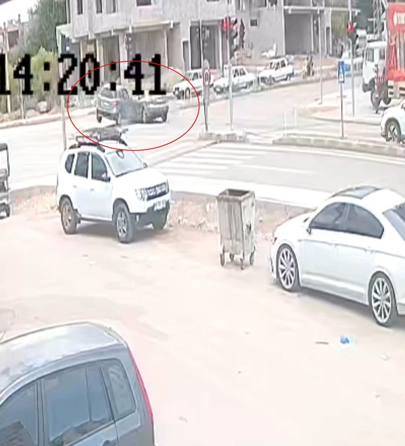 KAZA ANI GÜVENLİK KAMERASINA YANSIDI.