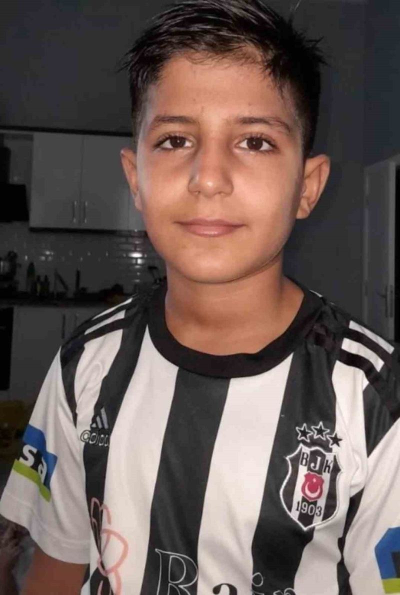 MERSİN'İN ANAMUR İLÇESİNDE 15 AY ÖNCE YAŞANAN KOVALAMACA SONRASINDA DÜŞTÜĞÜ İLERİ SÜRÜLEREK BİR PASAJDA ÖLÜ BULUNAN 12 YAŞINDAKİ EYÜP CAN İLE İLGİLİ DAVA DEVAM ETTİ