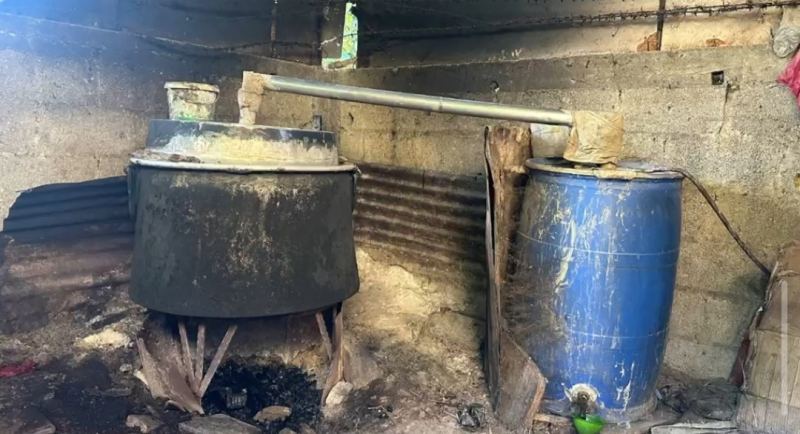 ADANA’DA JANDARMA EKİPLERİNİN DÜZENLEDİĞİ OPERASYONDA 1 TON 670 LİTRE KAÇAK ALKOL ELE GEÇİRİLDİ.