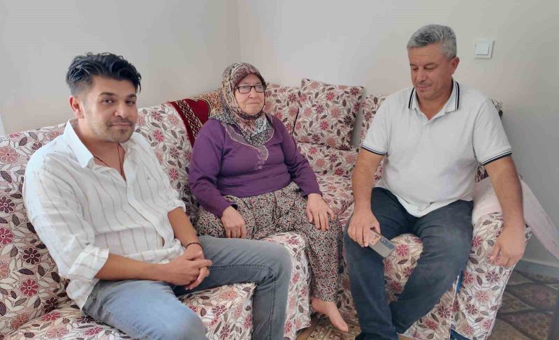 MUHTAR ALİ SALMA (SAĞDA) İLE ADLİYEDE ÇALIŞAN GÖNÜLLÜ YARDIMSEVERLERDEN ALİ SELMAN KURT'UN (SOLDA) GİRİŞİMLERİYLE FATMA TEYZENİN EV SAHİBİ OLMASI İÇİN ÇALIŞMA GERÇEKLEŞTİRİLDİ.