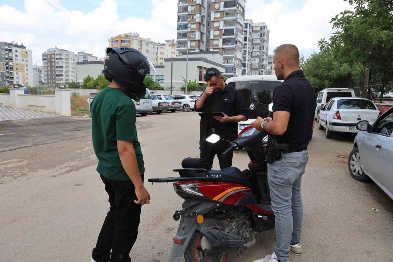 ADANA’NIN KOZAN İLÇESİNDE YENİ EĞİTİM-ÖĞRETİM YILININ BAŞLAMASIYLA BİRLİKTE OKUL ÇEVRELERİNDE GÜVENLİK ÖNLEMLERİ ARTIRILDI.