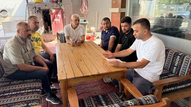 ADANA'DA BİR KİŞİ GALERİCİLER SİTESİNDE GÜVEN SAĞLADIĞI YAKLAŞIK 25 ESNAFTAN VADELİ ÇEKLERLE OTOMOBİL SATIN ALIP ORTADAN KAYBOLDU. TOPLAMDA 110 MİLYON LİRALIK MAĞDURİYET YAŞAYAN ESNAFLAR ŞAHISTAN ŞİKAYETÇİ OLDU.