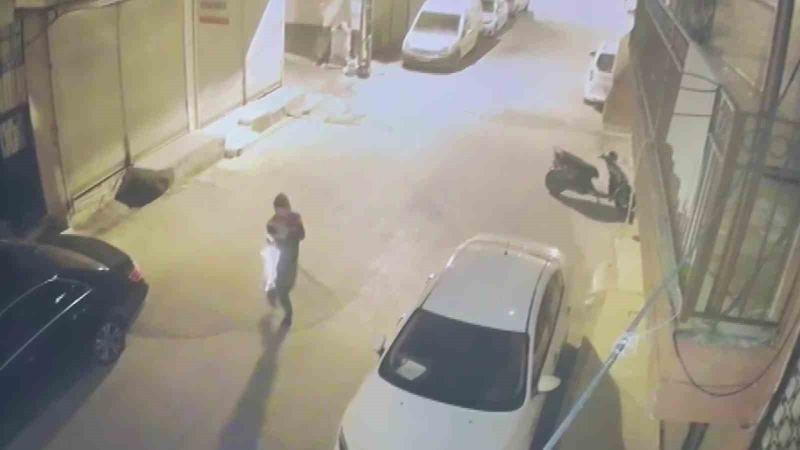 Adana’da iki araca silahlı saldırı: Şüpheliler kameradan tespit edilip yakalandı
