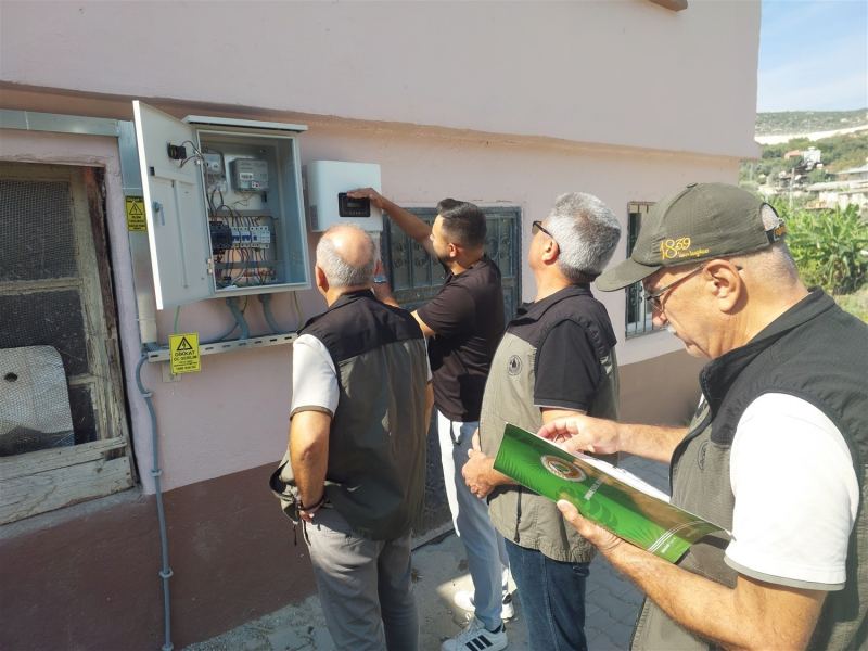 MERSİN’DE ORKÖY KAPSAMINDA ORMAN KÖYLÜLERİNE YÖNELİK GÜNEŞ ENERJİSİ DESTEKLERİ SÜRERKEN, 8 KÖYDE TOPLAM 89 HANEYE 14 MİLYON 240 BİN LİRALIK DESTEK SAĞLANDI.